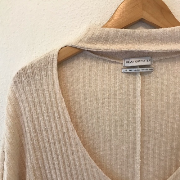 Urban Outfitters Loose Fitting Sweater Top - Picture 2 of 4